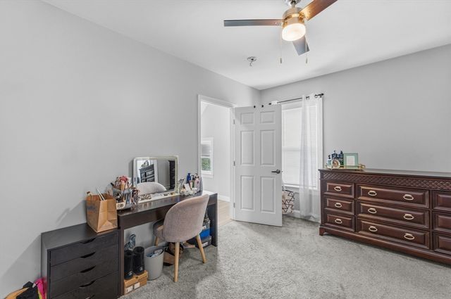 26 Oak St, New Bedford, MA 02740