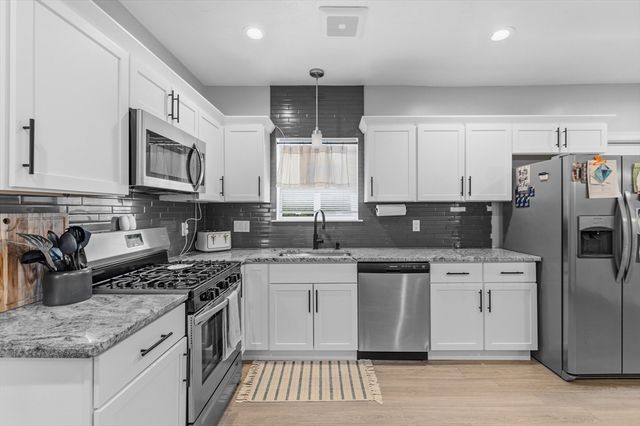 26 Oak St, New Bedford, MA 02740