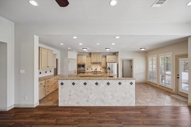 1091 Caney Trail Drive, Wharton, TX 77488