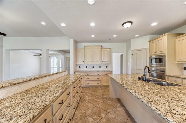 1091 Caney Trail Drive, Wharton, TX 77488