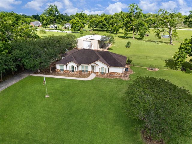 1091 Caney Trail Drive, Wharton, TX 77488
