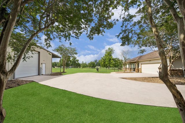 1091 Caney Trail Drive, Wharton, TX 77488