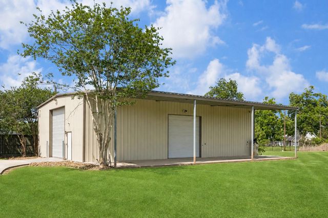 1091 Caney Trail Drive, Wharton, TX 77488