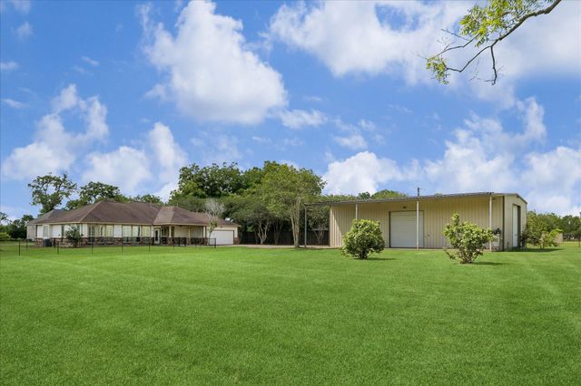 1091 Caney Trail Drive, Wharton, TX 77488