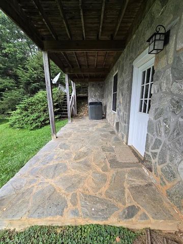 979 Wagon Road, Warrensville, NC 28693