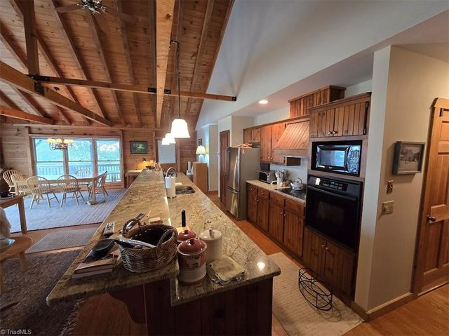 979 Wagon Road, Warrensville, NC 28693