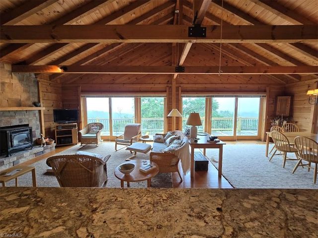 979 Wagon Road, Warrensville, NC 28693