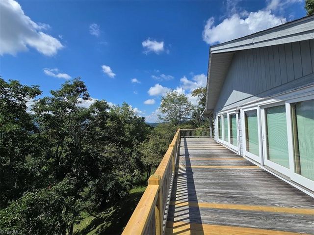 979 Wagon Road, Warrensville, NC 28693