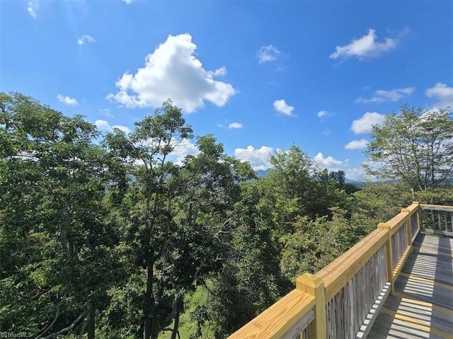 979 Wagon Road, Warrensville, NC 28693