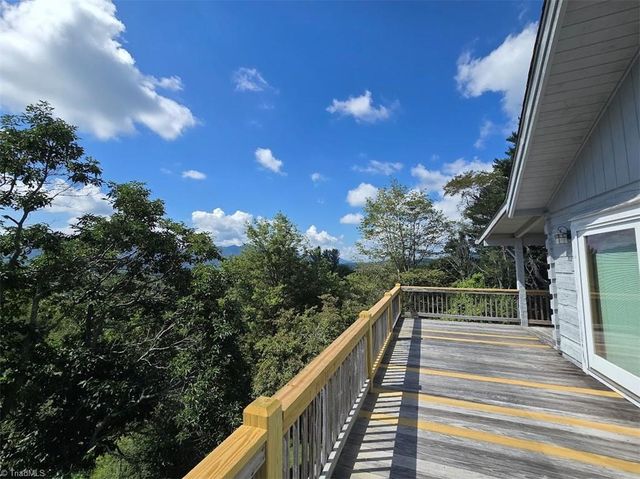 979 Wagon Road, Warrensville, NC 28693