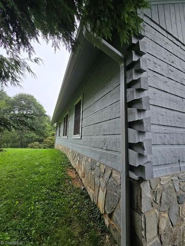 979 Wagon Road, Warrensville, NC 28693