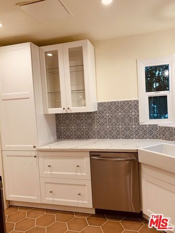 1302 S Orange Drive, Los Angeles, CA 90019
