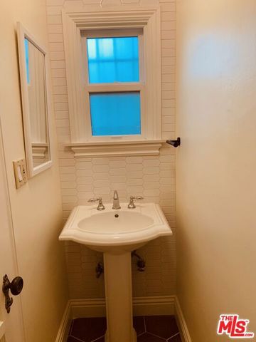 1302 S Orange Drive, Los Angeles, CA 90019
