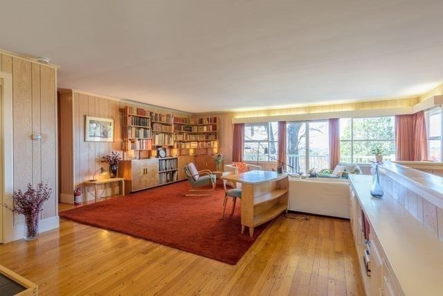 41 Arnold Rd, Pelham, MA 01002