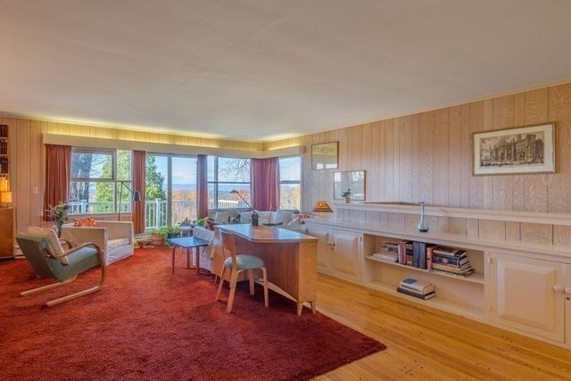 41 Arnold Rd, Pelham, MA 01002