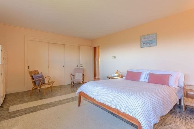 41 Arnold Rd, Pelham, MA 01002