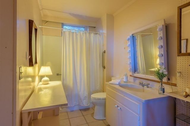 41 Arnold Rd, Pelham, MA 01002