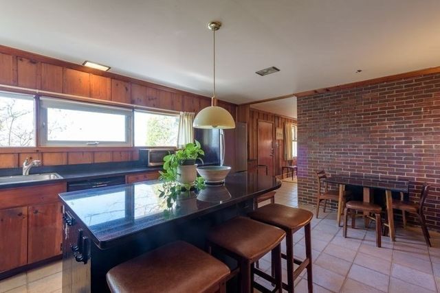 41 Arnold Rd, Pelham, MA 01002