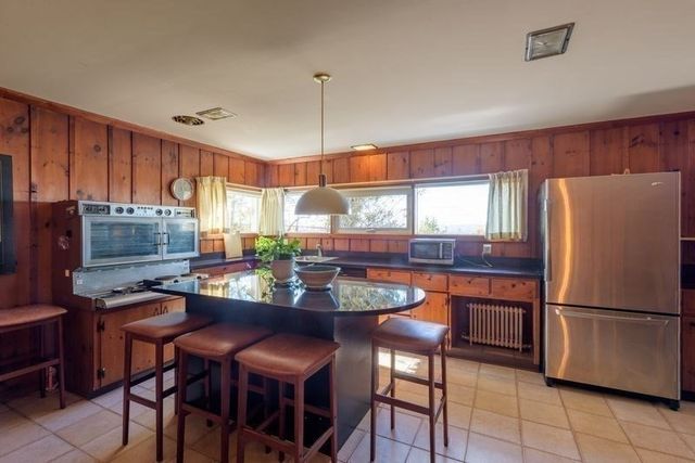 41 Arnold Rd, Pelham, MA 01002