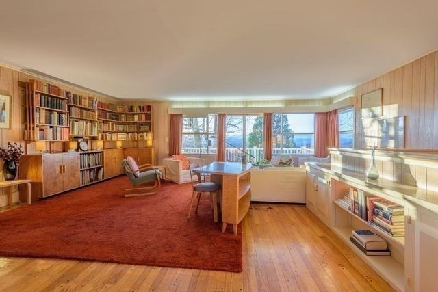 41 Arnold Rd, Pelham, MA 01002