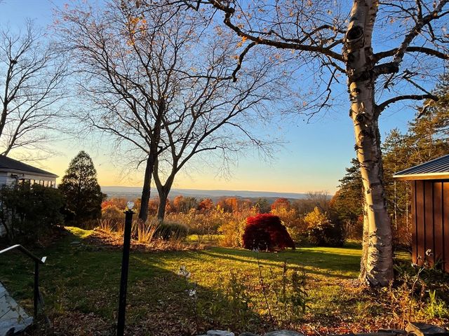 41 Arnold Rd, Pelham, MA 01002