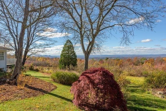 41 Arnold Rd, Pelham, MA 01002