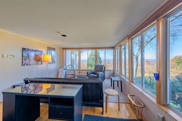 41 Arnold Rd, Pelham, MA 01002