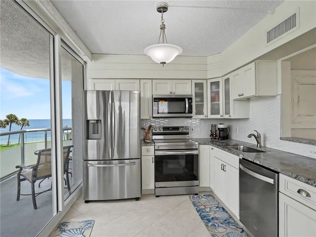 3554 Ocean Drive 302S, Vero Beach, FL 32963