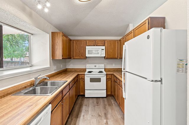 4017 Knights Bridge Drive, Rowlett, TX 75088