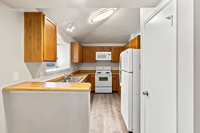 4017 Knights Bridge Drive, Rowlett, TX 75088
