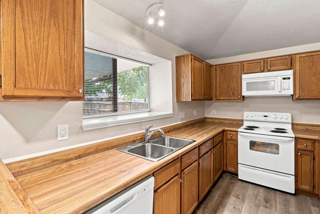 4017 Knights Bridge Drive, Rowlett, TX 75088