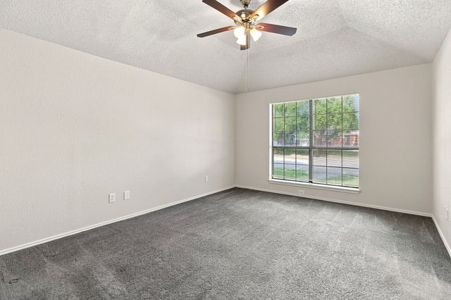 4017 Knights Bridge Drive, Rowlett, TX 75088