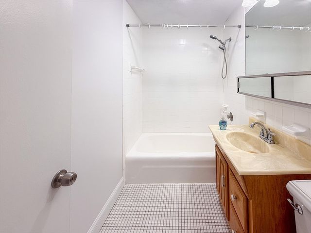 599 Old West Central St D11, Franklin, MA 02038