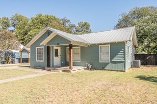 1009 S Waco Street, Weatherford, TX 76086