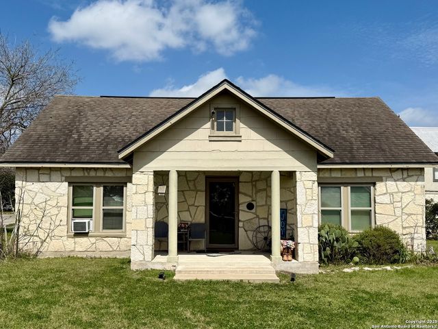 705 Weir, Karnes City, TX 78118