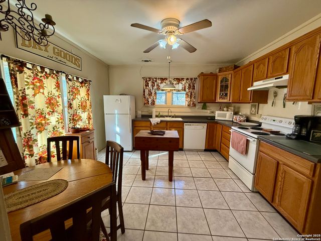 705 Weir, Karnes City, TX 78118