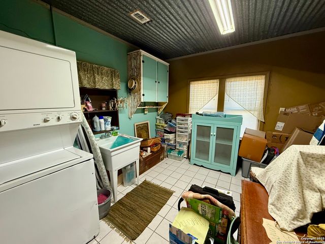 705 Weir, Karnes City, TX 78118