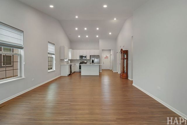 1058 Honey Locust Drive, Crystal Lake, IL 60012