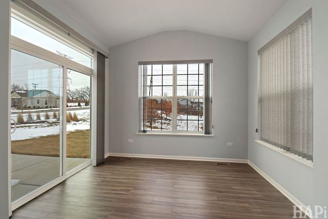 1058 Honey Locust Drive, Crystal Lake, IL 60012