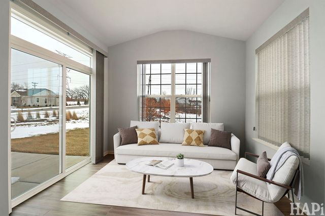 1058 Honey Locust Drive, Crystal Lake, IL 60012