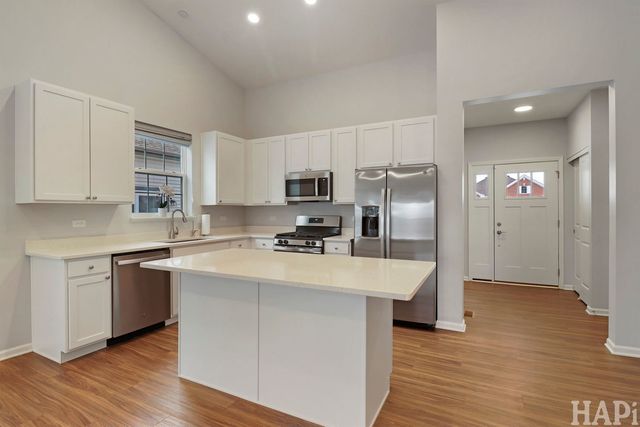 1058 Honey Locust Drive, Crystal Lake, IL 60012