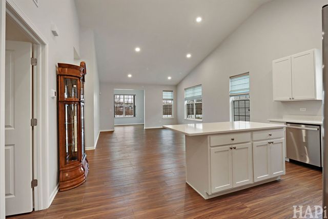 1058 Honey Locust Drive, Crystal Lake, IL 60012