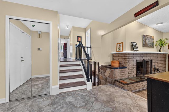 32843 Surow Drive, Warren, MI 48093