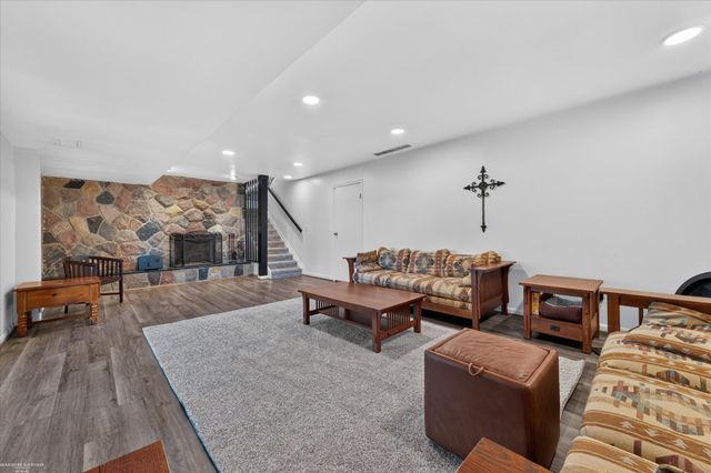 32843 Surow Drive, Warren, MI 48093