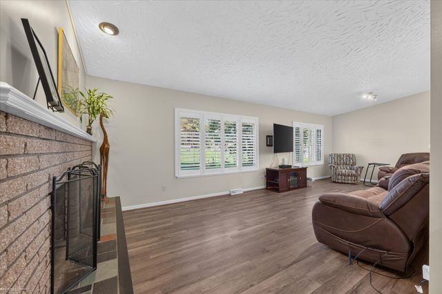 32843 Surow Drive, Warren, MI 48093