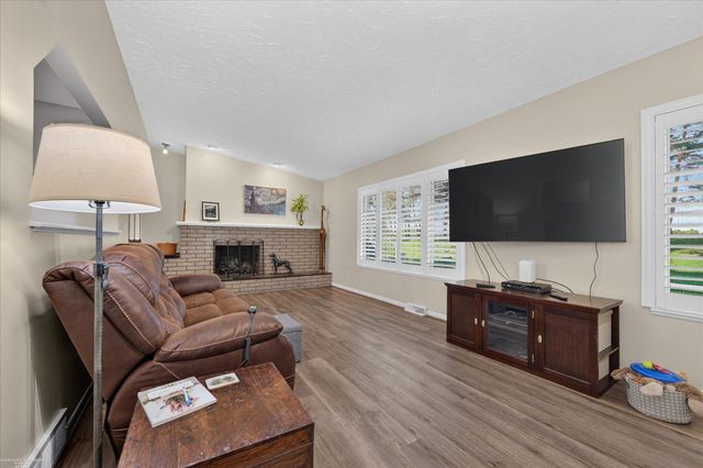 32843 Surow Drive, Warren, MI 48093