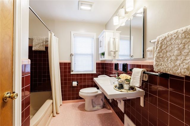 472 Barry Road, Irondequoit, NY 14617