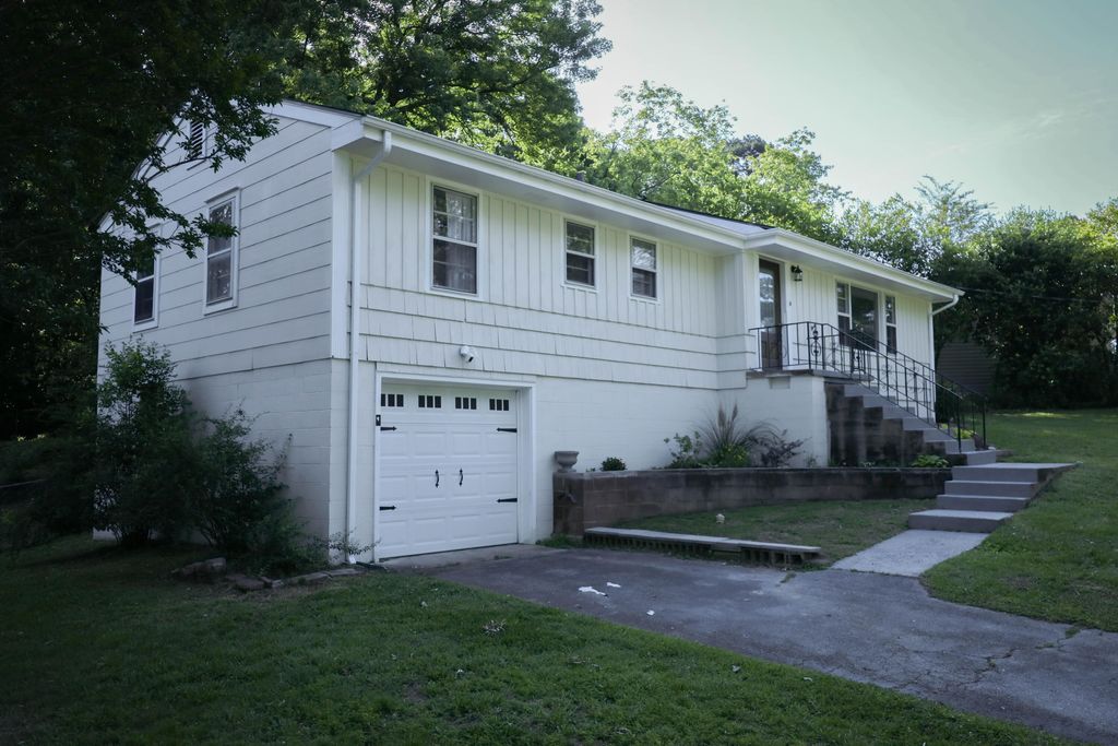 3703 Chula Vista Drive, Chattanooga, TN 37411