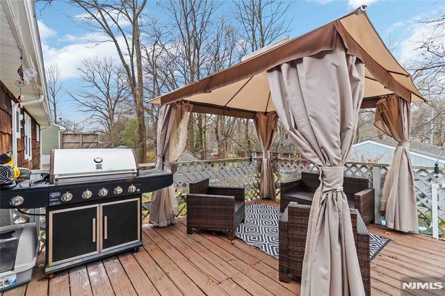 175 Highland Lakes Road, Vernon, NJ 07422