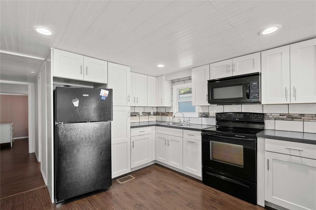 585 SKY HARBOR DRIVE 209, Clearwater, FL 33759